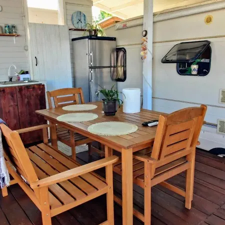 Campsite яката каравана *